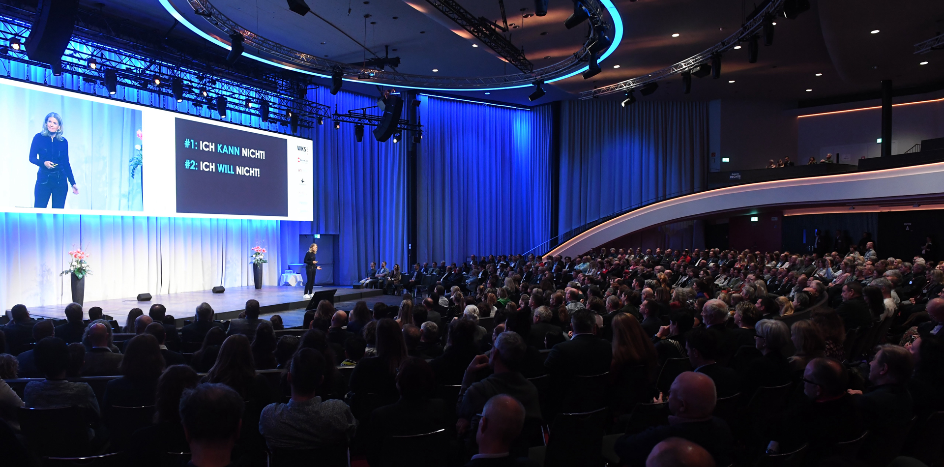 Keynote-Speakerin Susanne Nickel auf der Bühne