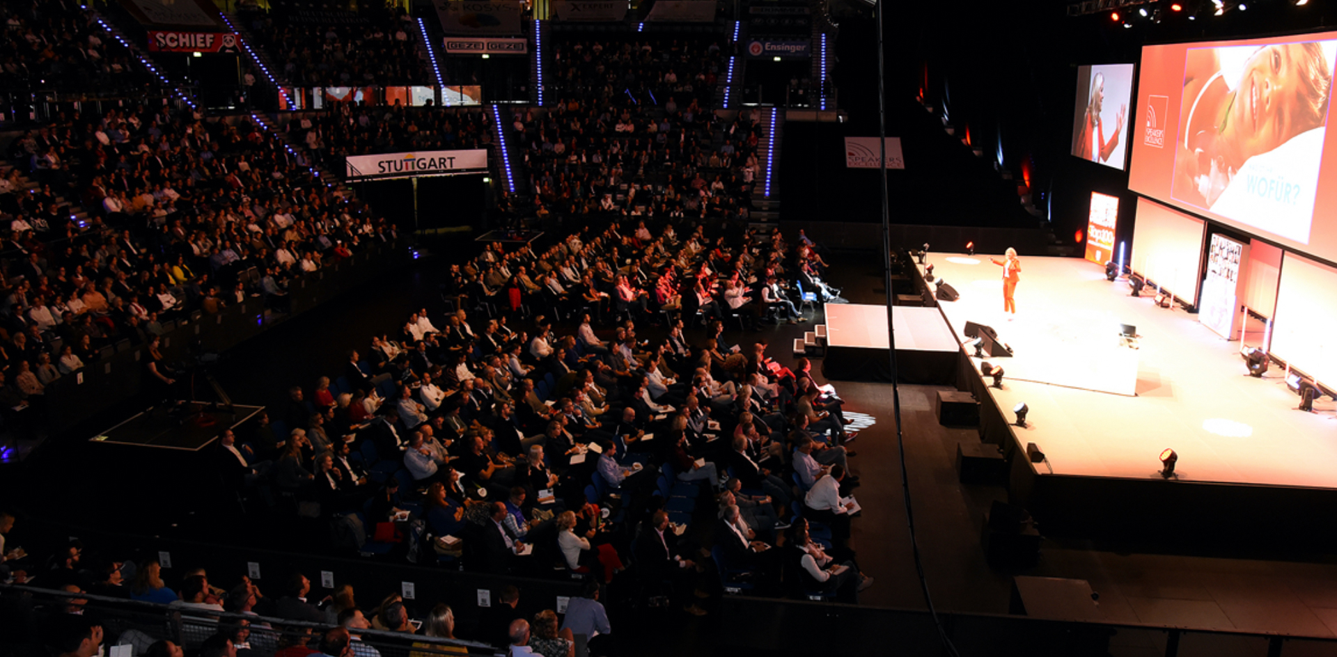 Keynote-Speakerin Susanne Nickel auf der Bühne